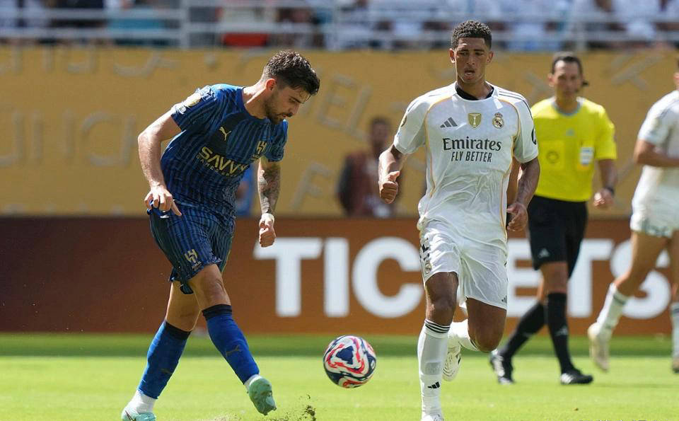 服了！皇马真核贝林厄姆球技飞速提升，与阿隆索沟通频繁真有效？